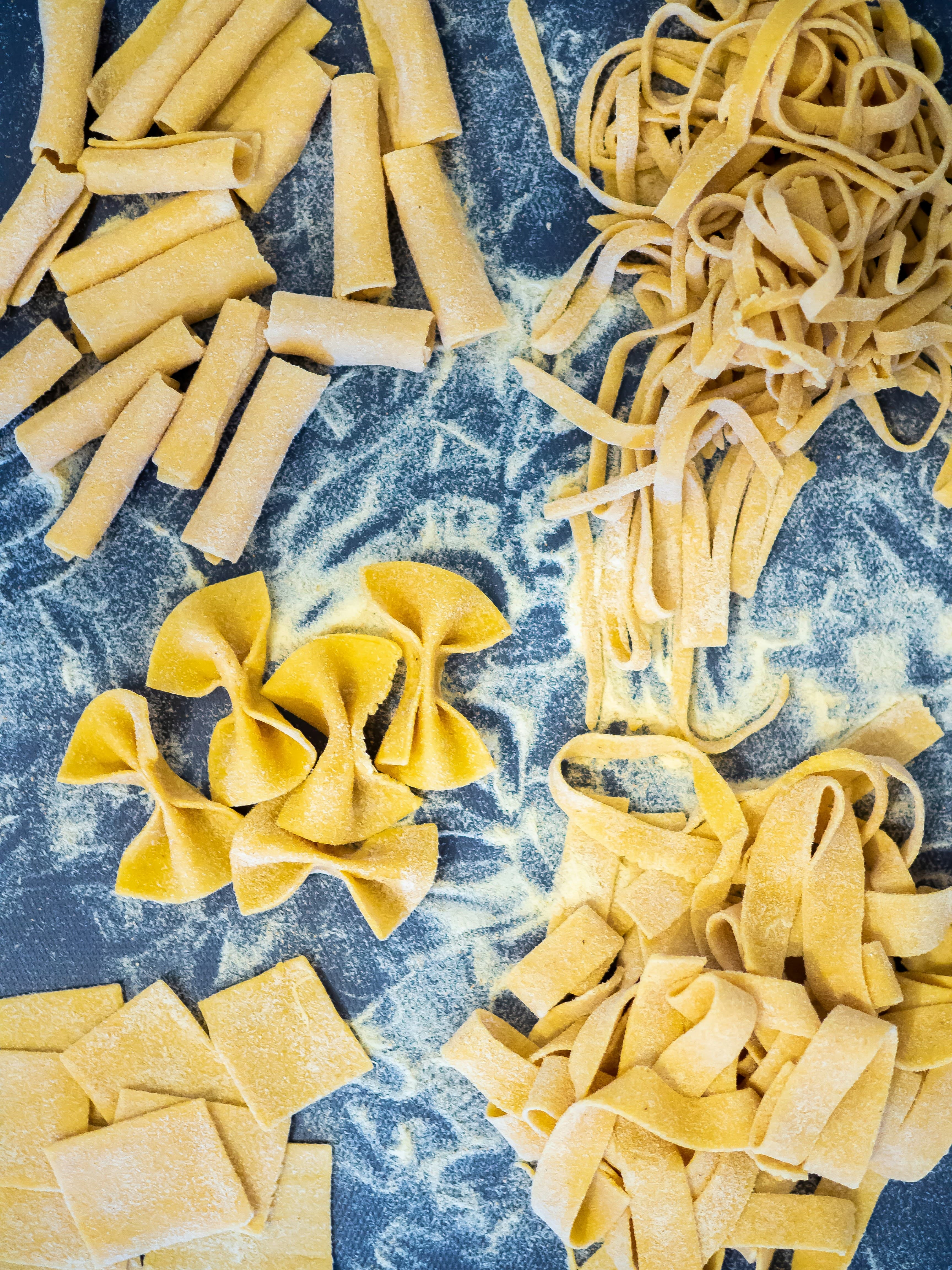 Cut pasta dusted with semola before service